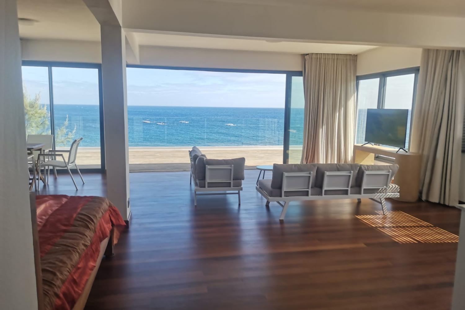 Oceans Luxury Oceanfront Apart Sunset View With Pool Apartamento Flic-en-Flacq Exterior foto